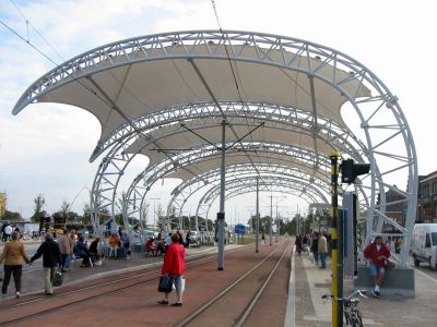 Auvent en acier pour arrêt de tram, Nieuport